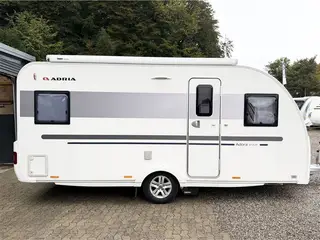 2020 - Adria Adora 472 UP Fransk seng-Alde-Gulvtemp.-Mover-Fast markise