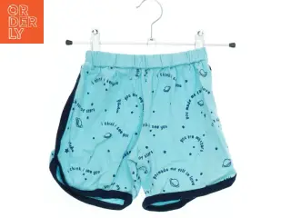 Blå shorts med tryk fra Piteku (str. 104)