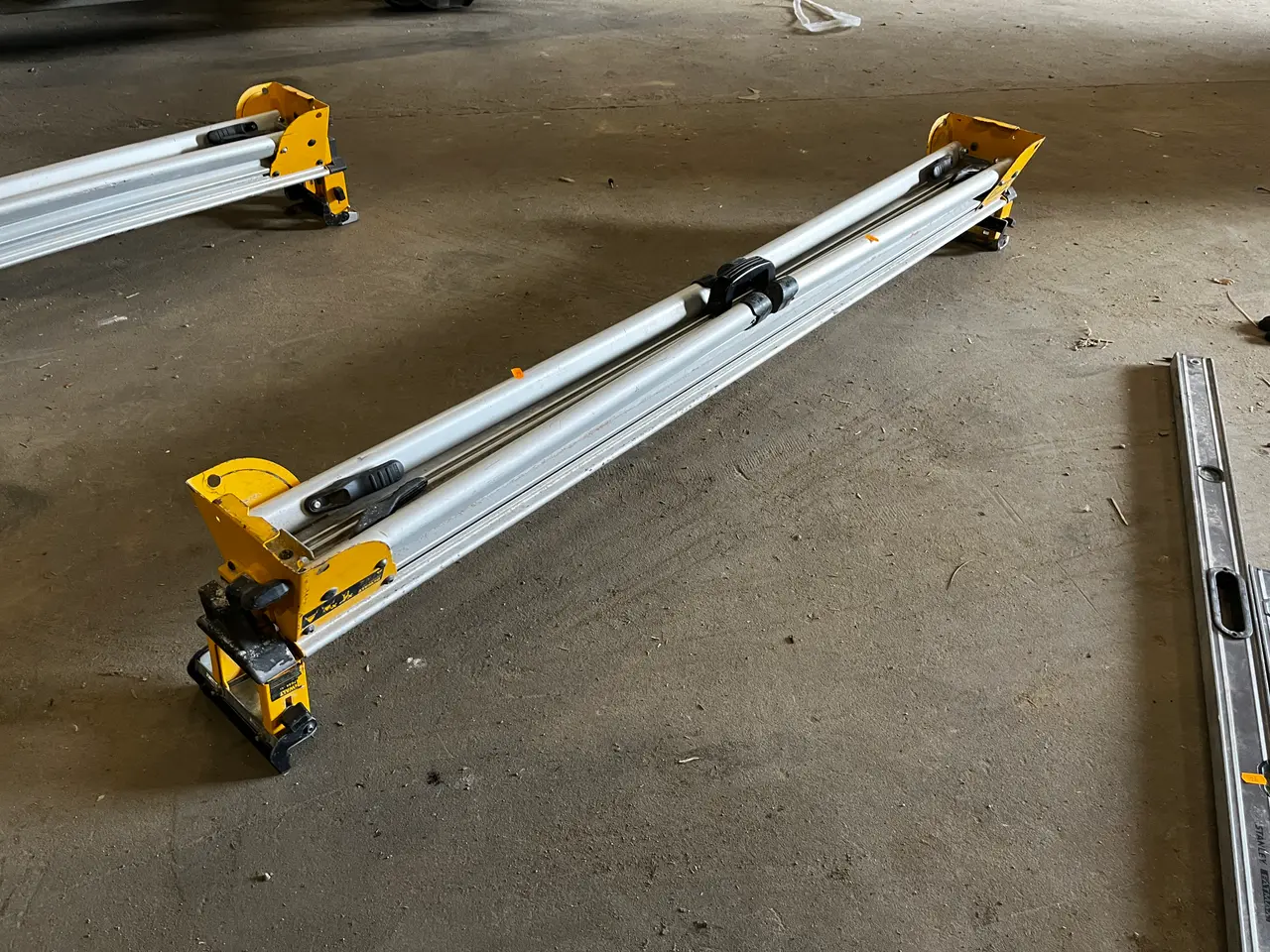 Billede 1 - teleskopisk materialestøtte DEWALT DE7024-XJ Type 3