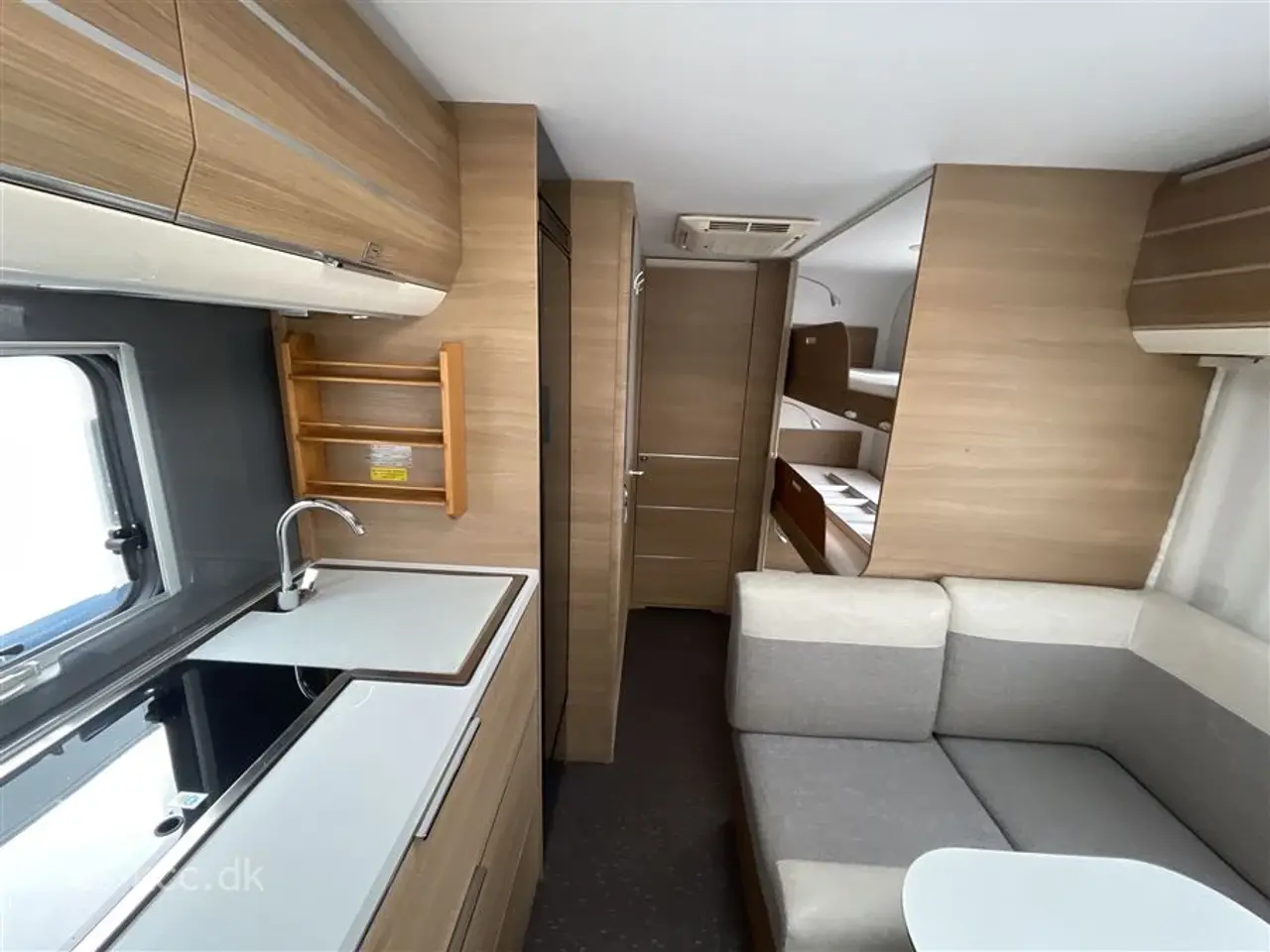 Billede 11 - 2020 - Adria Adora 573 PT Supreme edition   Adria Adora 573 PT Supreme Edition årg. 2020 7 sovepladser, 5 siddepladser. Køjer, dobbeltseng, rundsiddegruppe,  mover, solceller