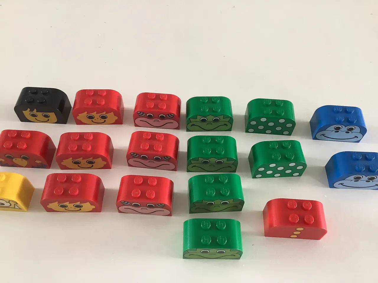 Billede 2 - Lego blandede klodser og figurer og Lego spand