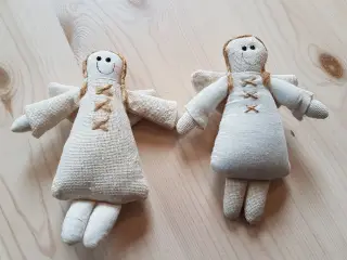 2 små piger/dukker