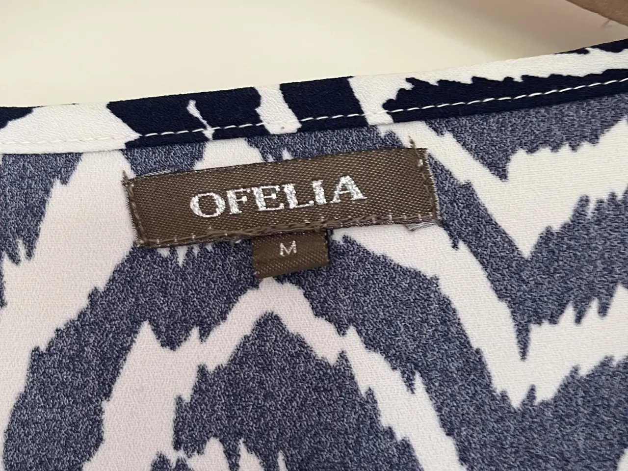 Billede 3 - Mønstret bluse fra Ofelia