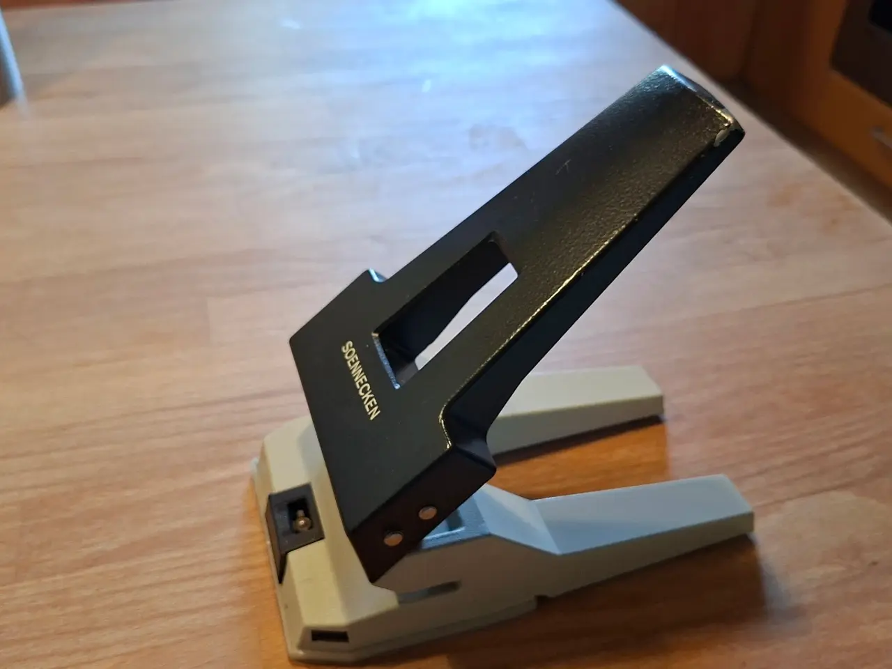 Billede 2 - Kraftig hullemaskine. Mrk. Soennecken.