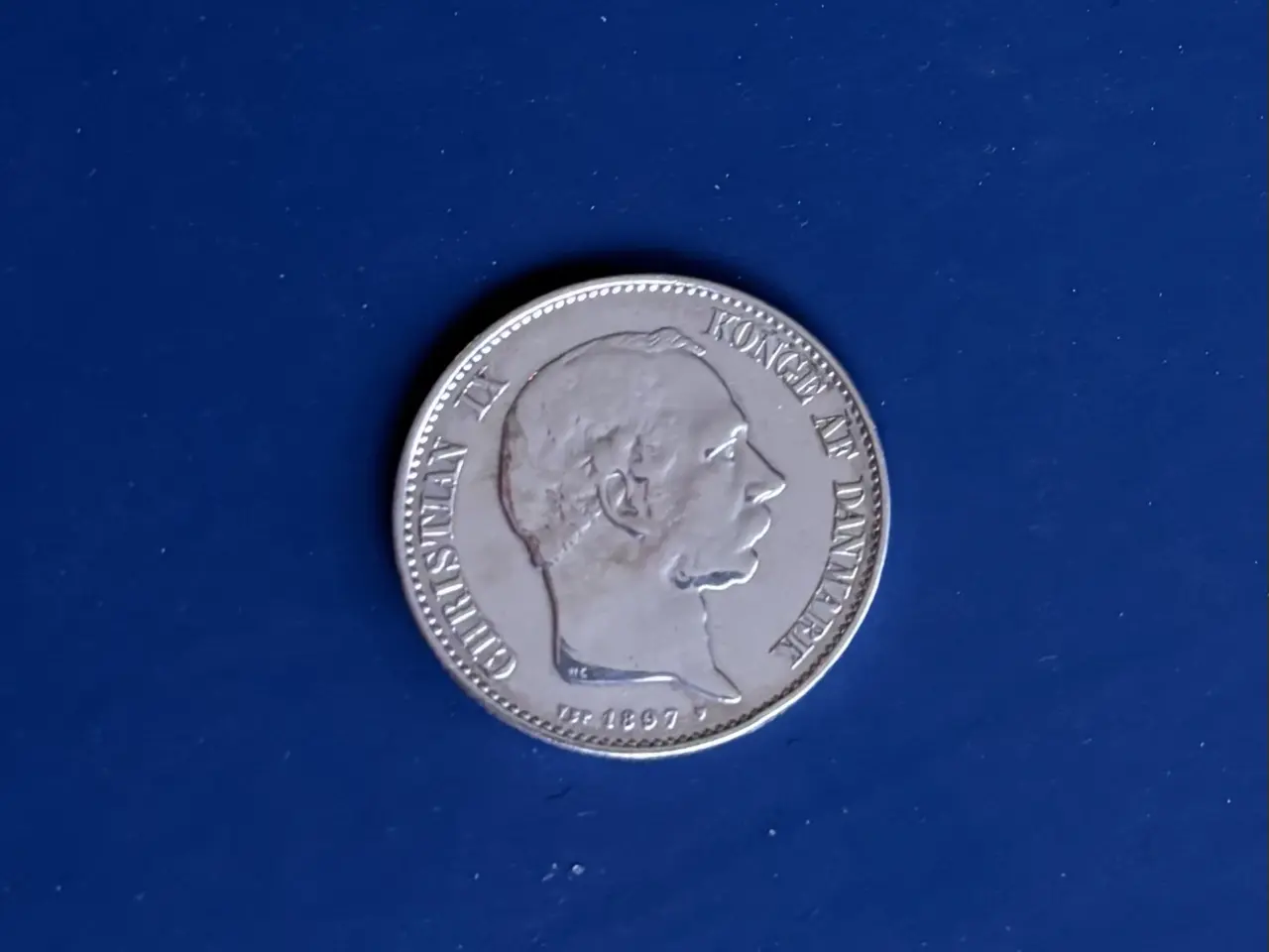 Billede 1 - Dansk 2kr med broche 1897