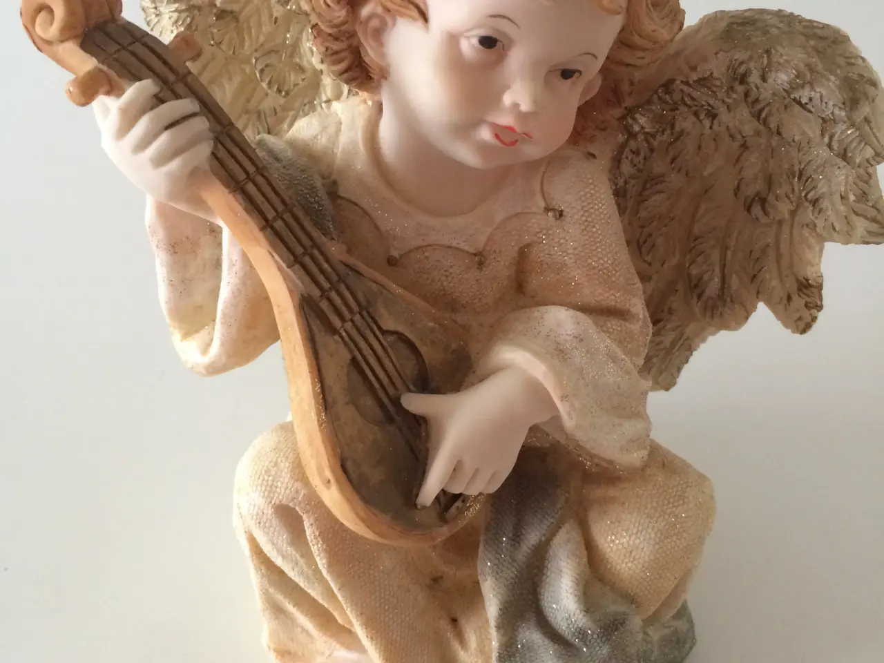 Billede 1 - Englefigur i keramik
