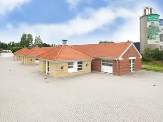 Præsentabel ejendom få minutters kørsel fra E47/E20 afkørsel 30