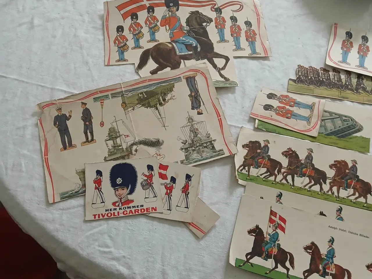 Billede 2 - Samling af gamle papfigurer med soldater,