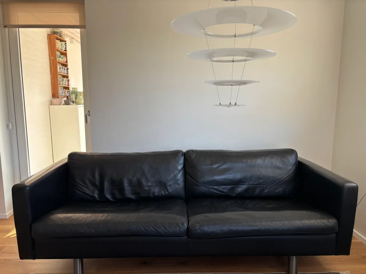 Billede 3 - Sofa i sort skind