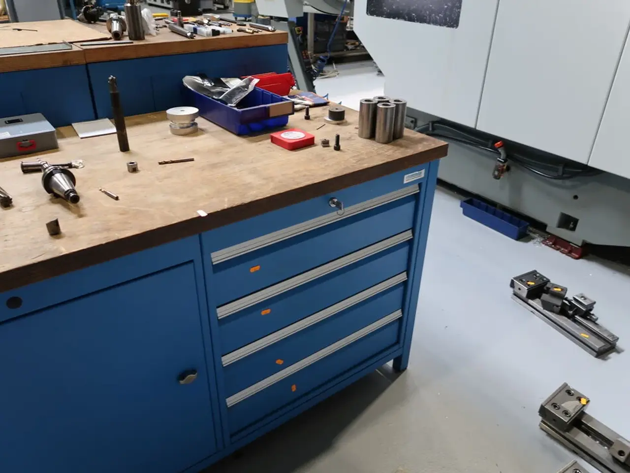 Billede 4 - Arbejdsbord BEDRUNKA+HIRTH uden indhold