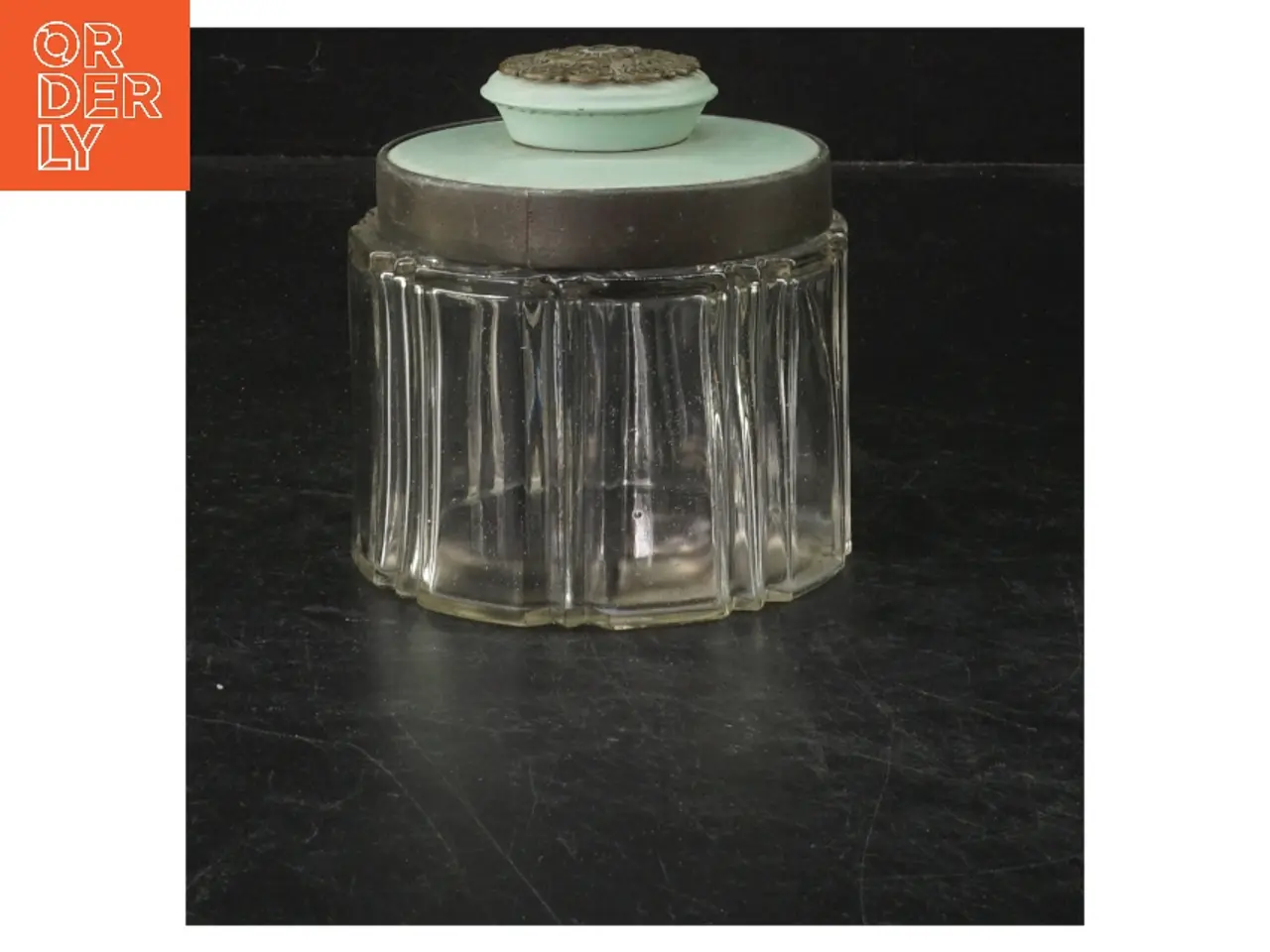 Billede 1 - Antikke glasbeholdere med låg (str. Ø 9 cm. og. øh 8 cm)