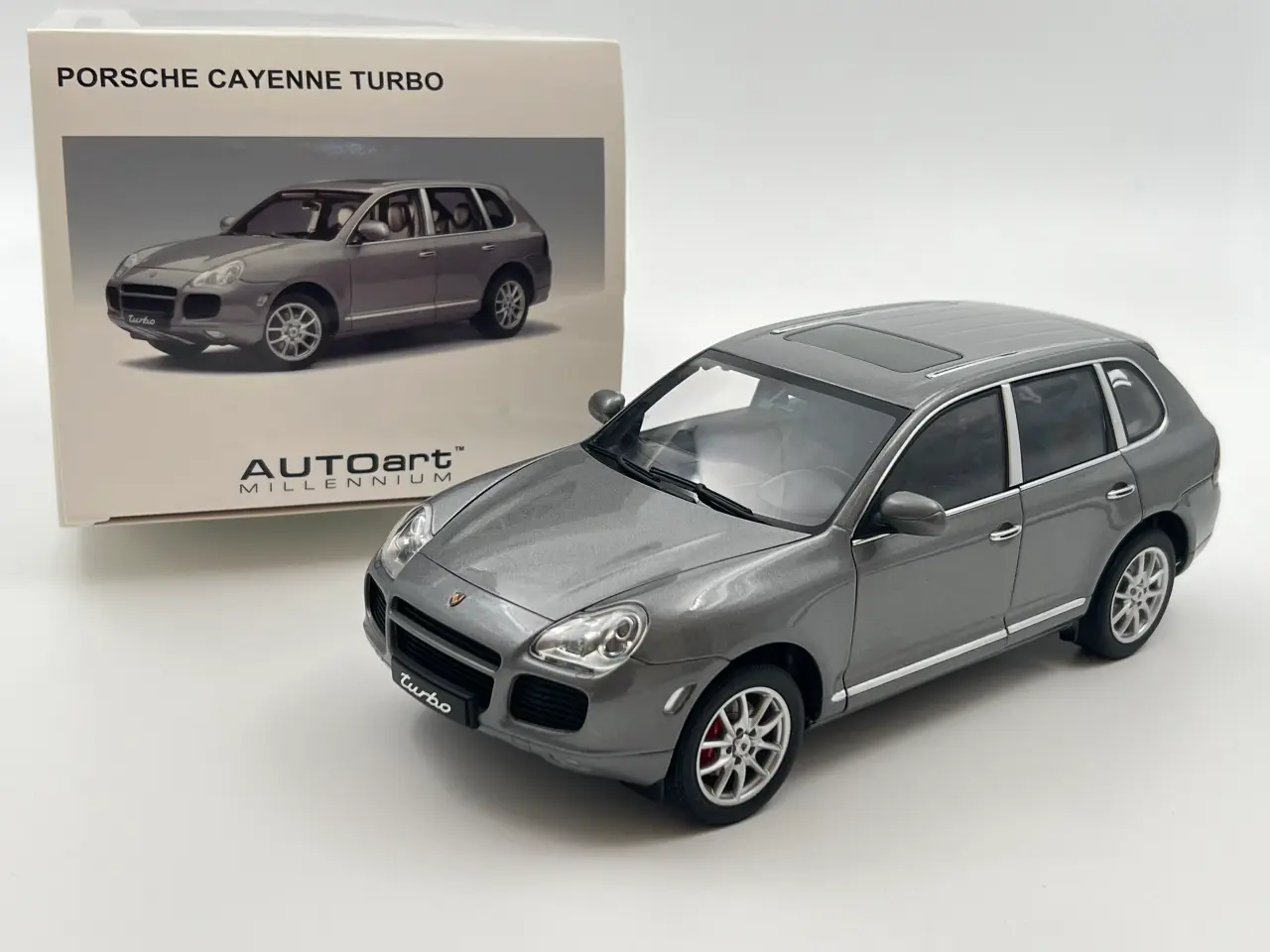 Billede 10 - 2003 Porsche Cayenne Turbo - AUTOart - 1:18