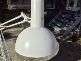 Hvid IT arkitektlampe fra Louis Poulsen