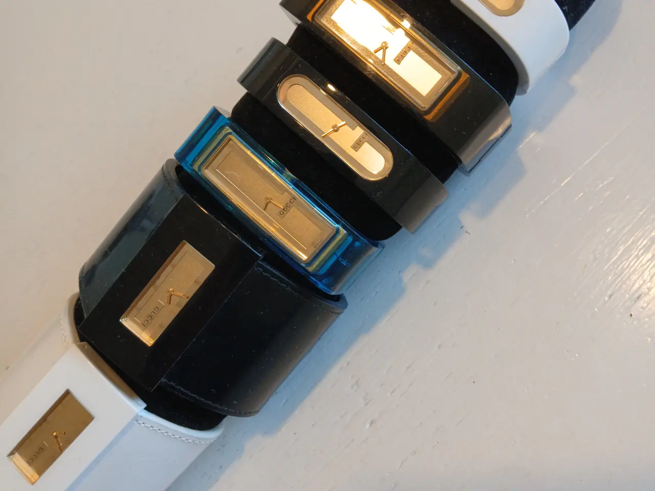 Billede 1 - Gucci damearmbåndsure frit valg 600 kroner
