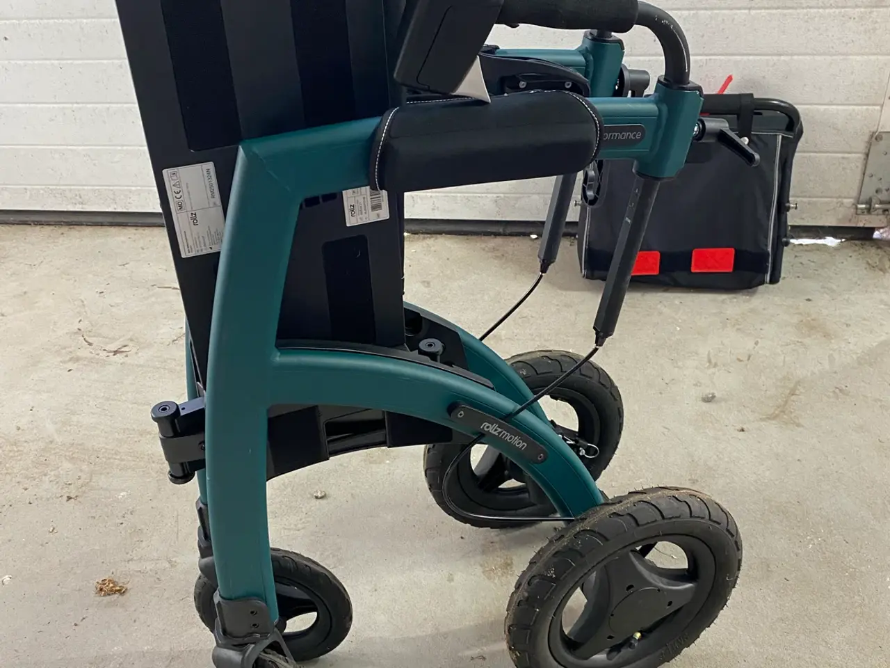 Billede 3 - Kombi Rollator og kørestol