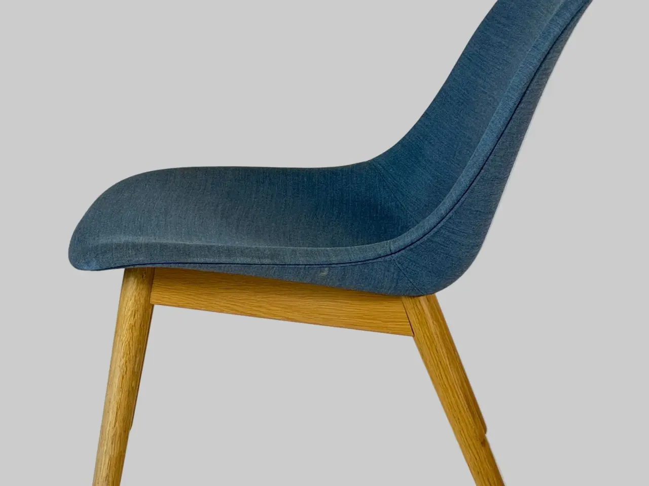Billede 4 - Muuto Fiber Loungestol – Blå med Træ Stel