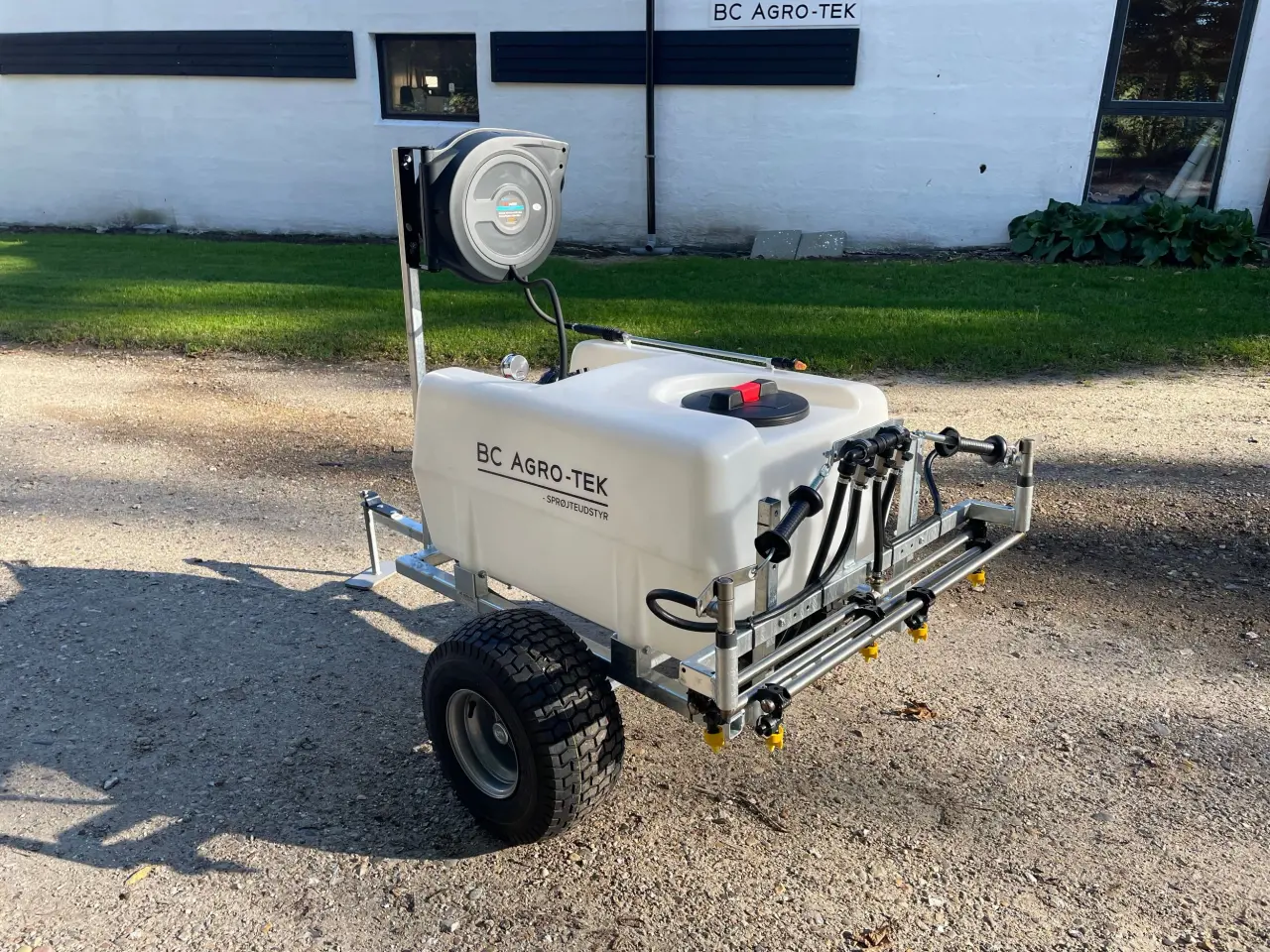 Billede 2 - Trailersprøjte med sprøjtebom, 200 liter.