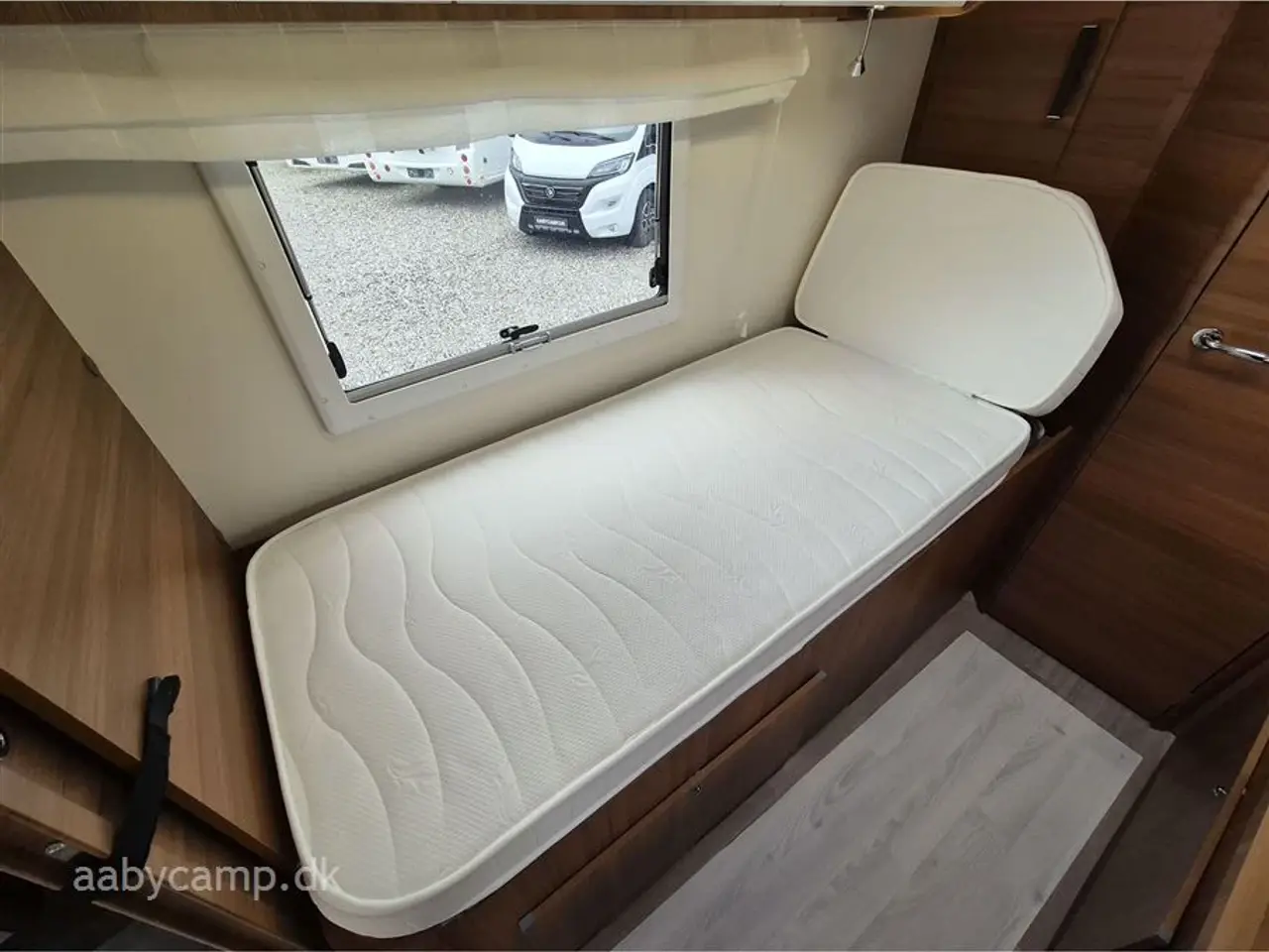 Billede 7 - 2022 - Elnagh Baron 575 Markise. solcelle. lithium batteri. inverter. cykelstativ. undervognsbehandlet. LPG fyldegas. Fuld service. 5 selepladser. Kun 41,000 km.