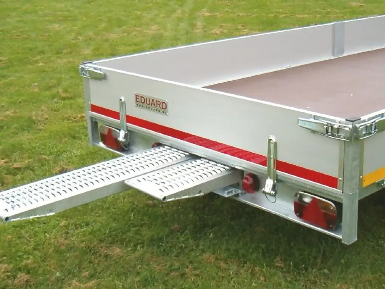Billede 2 - EDUARD 2700 KG M. RAMPER