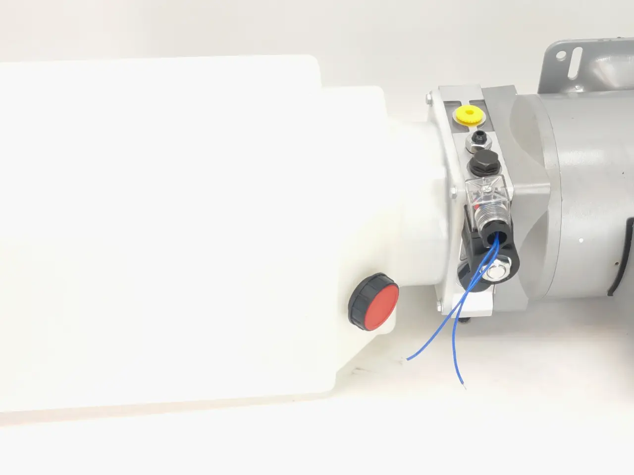 Billede 1 - Hydralik motor med olie beholder og sænke ventil for Bulldog PM240 220 / 230V 1P (reservedel)