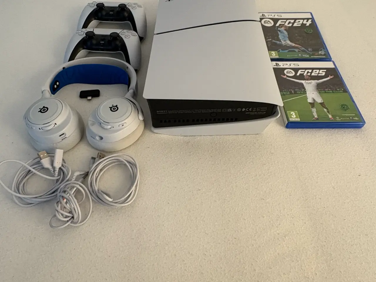 Billede 1 - PS5 Disc m. 2 controllere, +Steelseries headset,
