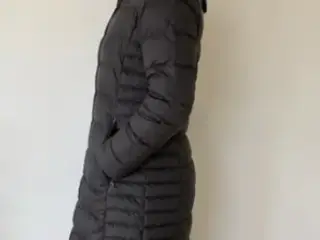 Vinterjakke fra Rab Women's Deep Cover Down Parka
