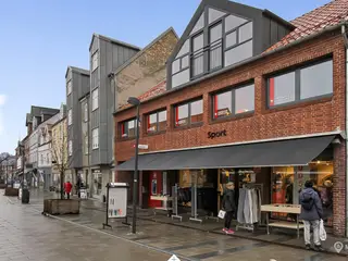 Nyt kontor . 1. sal. Gågaden i Hadsten