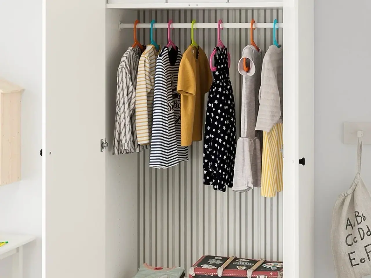 Billede 2 - Ikea junior klædeskab