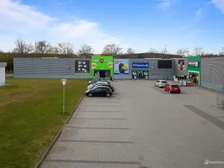 Boksbutik med uopsigelighed og THANSEN som lejer siden 2009