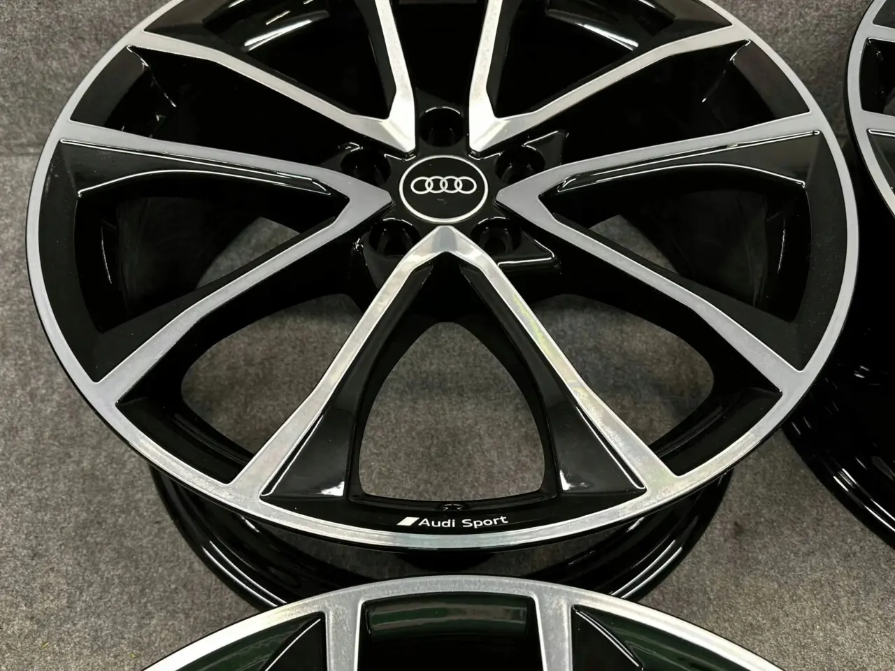 Billede 3 - ALUFÆLGE AUDI A4 S4 B9 8W0 19"