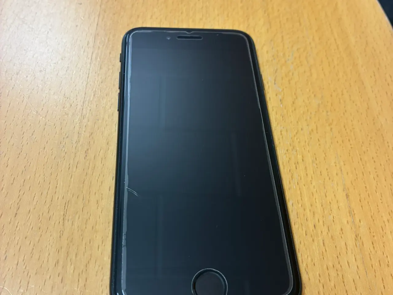 Billede 1 - Fin og velfungerende Iphone SE sælges - 128 GB