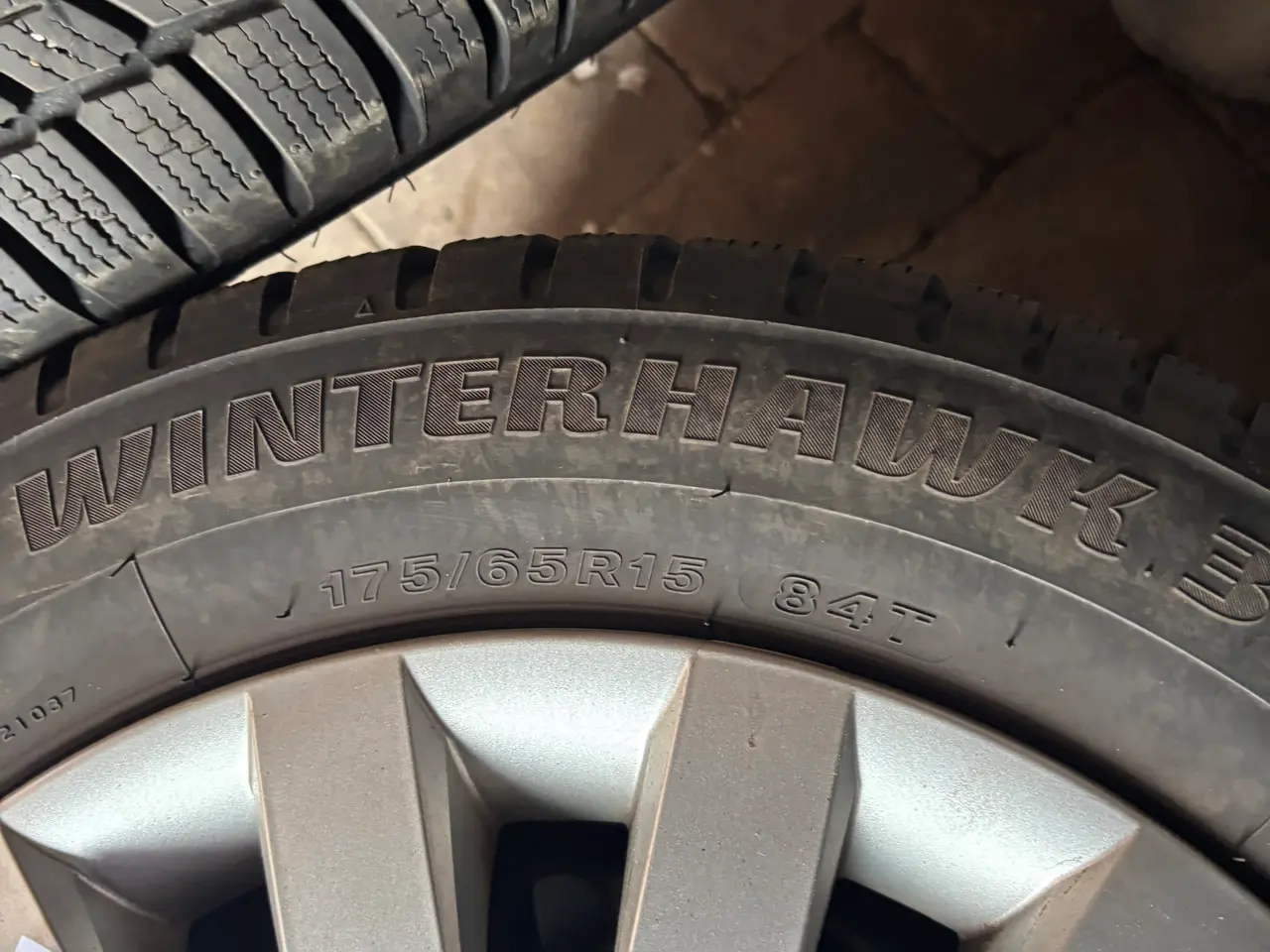 Billede 4 - gode vinterdæk passer bla. til Suzuki swift
