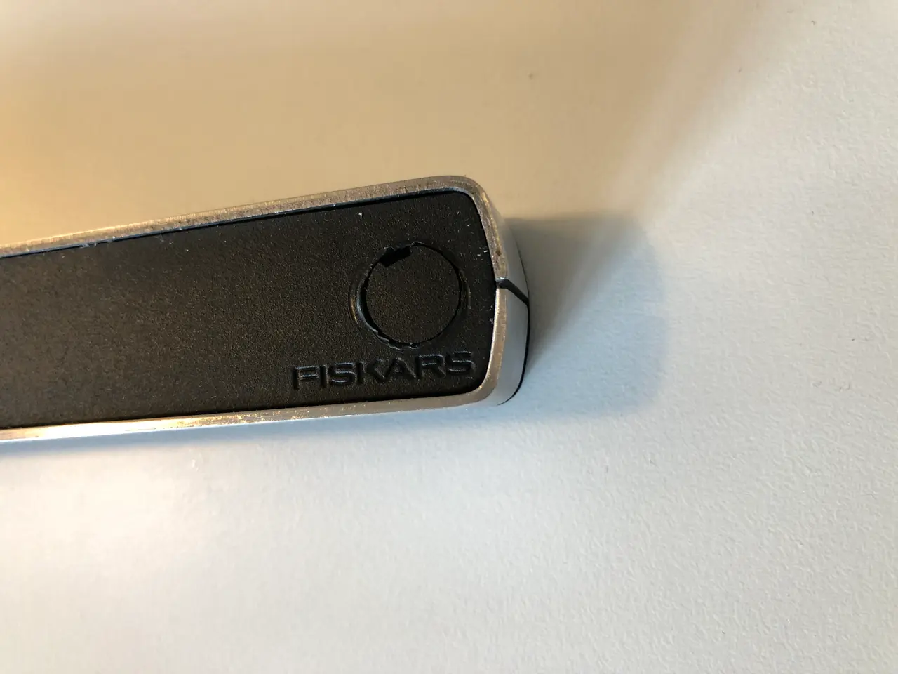 Billede 4 - Fiskars knivmagnet i sort og børstet stål