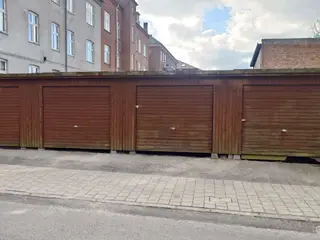 Garage i centrum af Helsingør udlejes