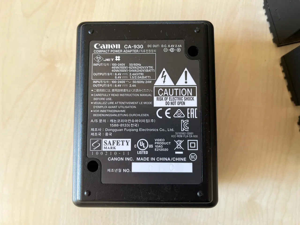 Billede 5 - Oplader og 8. Stk. Canon batterier