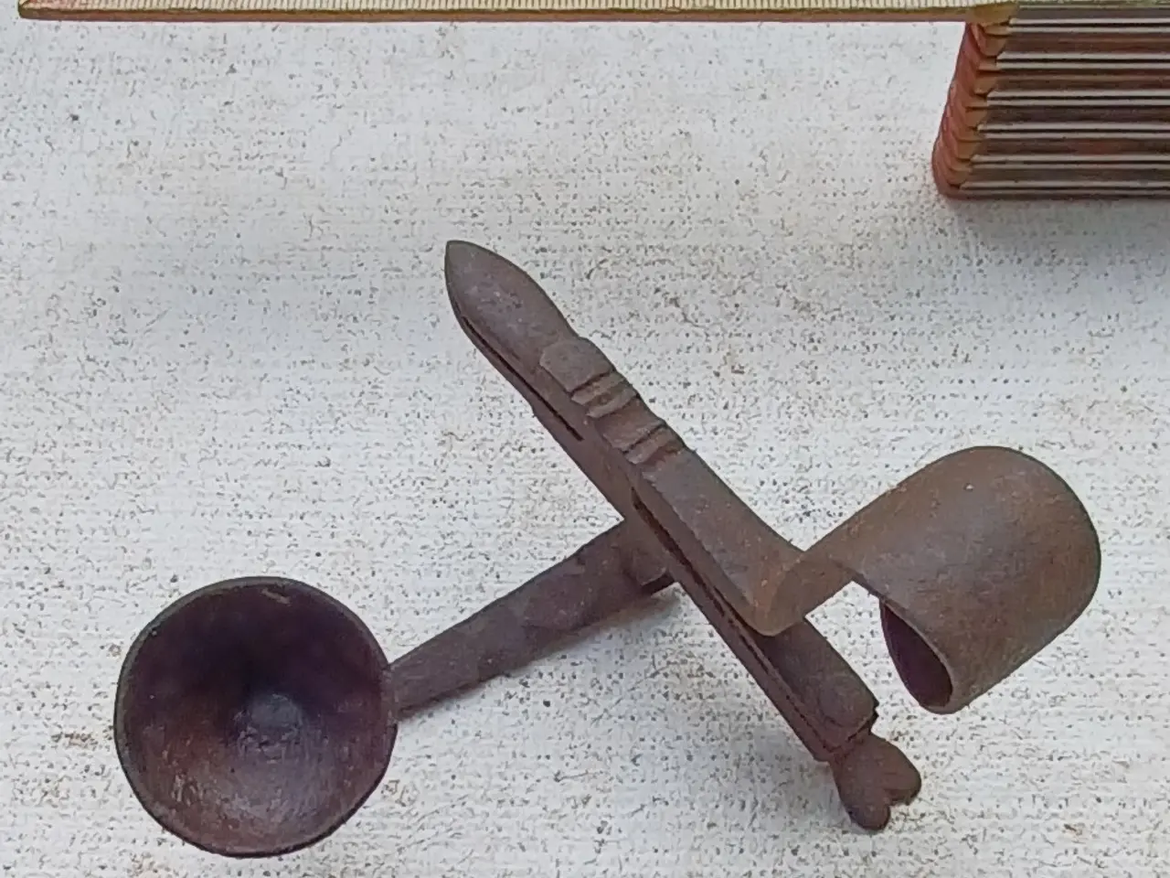 Billede 3 - Antik nålepudeklemme, smedejern.