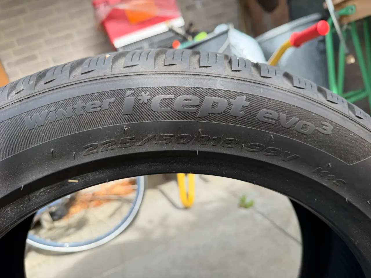 Billede 2 - Hankook vinterdæk 225/50R18