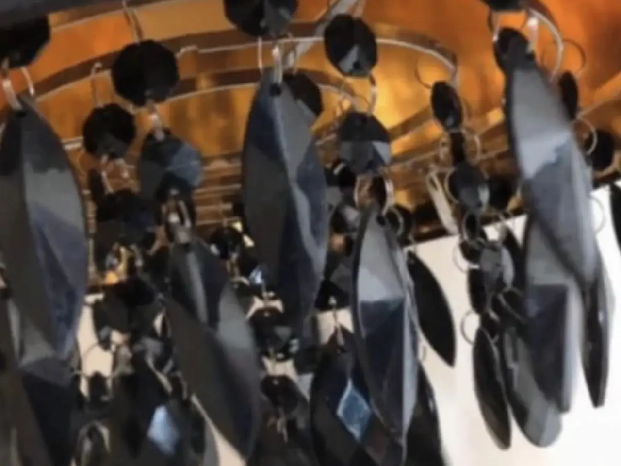 Billede 1 - Fin lampe sort og guldfarvet indvendigt