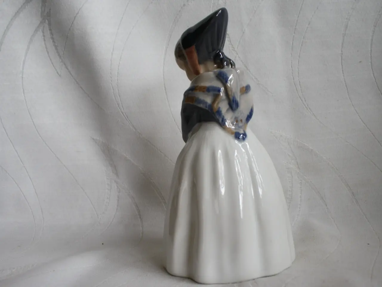 Billede 4 - Amagerpige, figur fra Royal Copenhagen