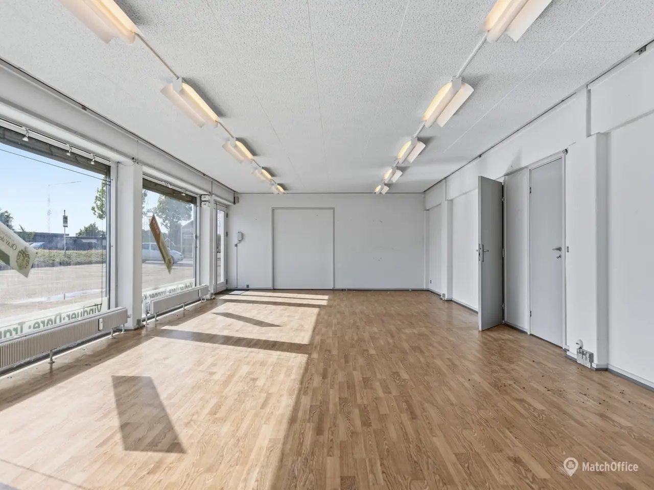 Billede 3 - Showroom/butik med facade til Viby Ringvej