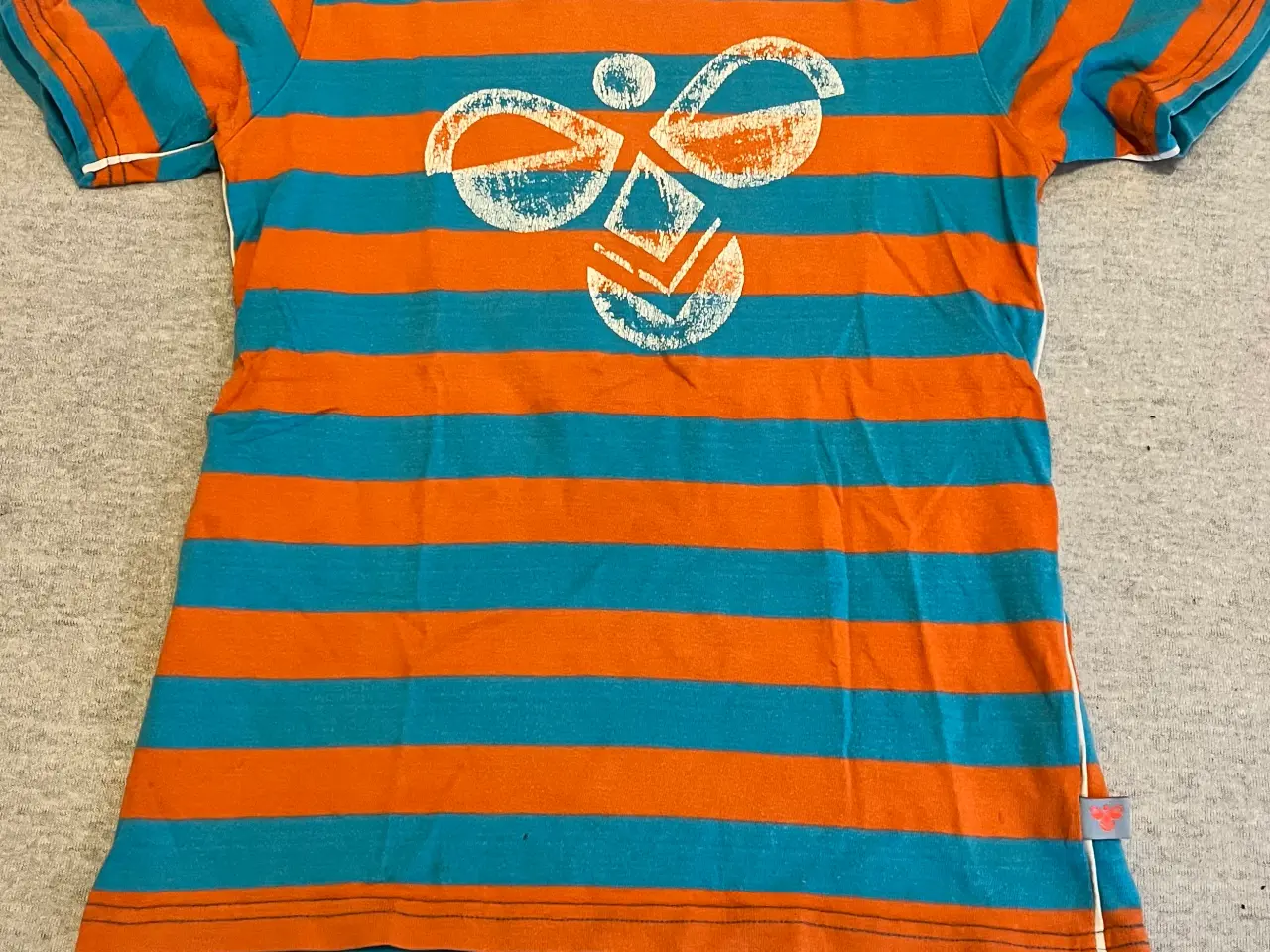Billede 1 - T-shirt fra Hummel.