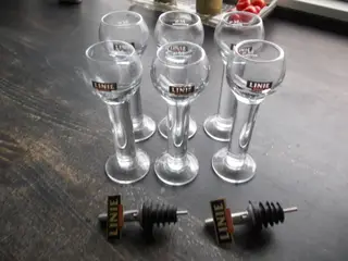 Linie Akvavit snapseglas og skænkepropper