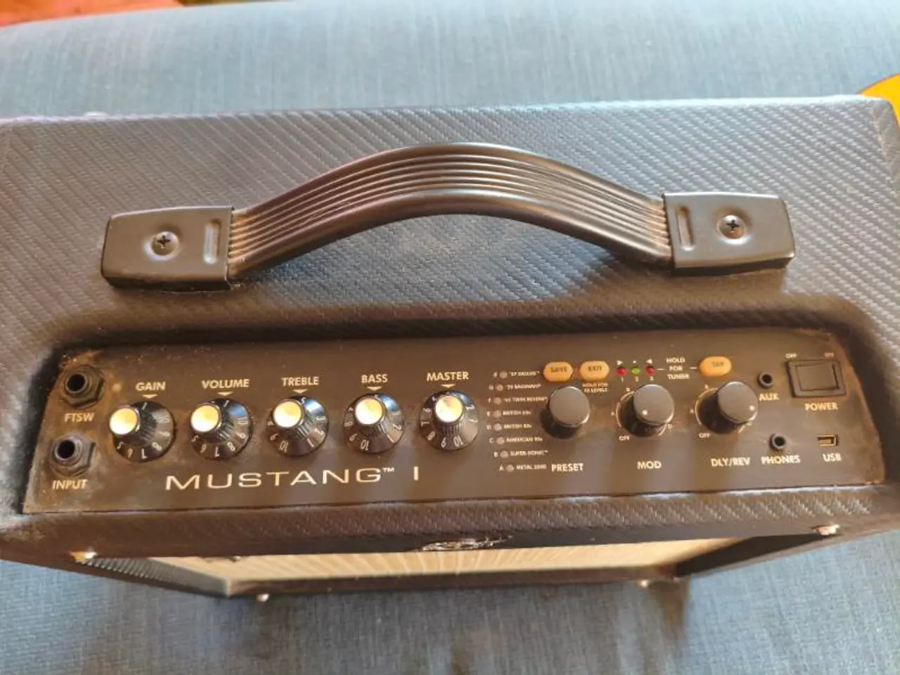 Billede 1 - Fender Mustang I guitarforstærker, model PR 824