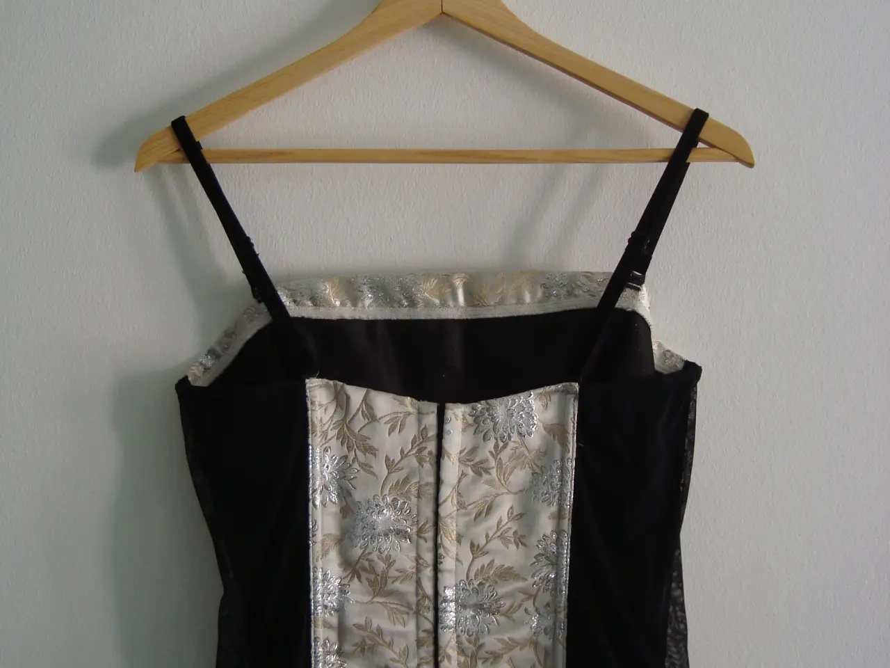 Billede 3 - Fest top - Str. 38 / Medium