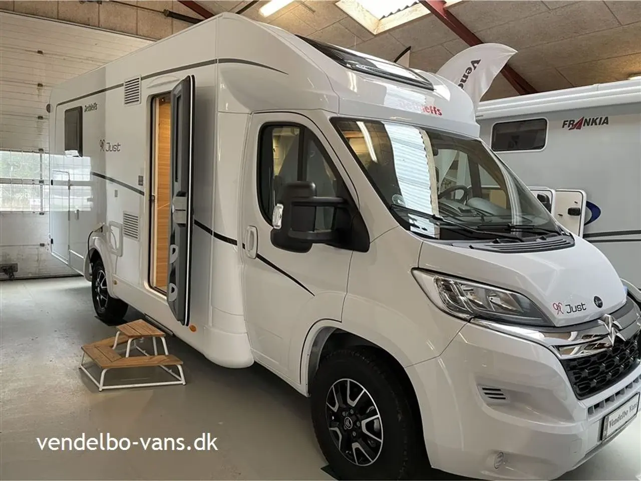 Billede 24 - 2026 - Dethleffs Just T 7052 DBM - 90 Year Fritstående dobbeltseng med ekstra stor garage neden under