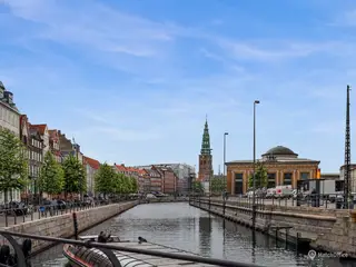 Attraktivt kontorlejemål med central beliggenhed i Indre By - lige ved Gammel Strand metro