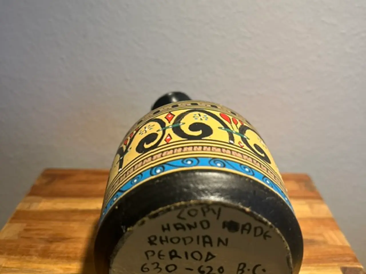 Billede 2 - Håndlavet græsk vase H 11 cm – Signeret museumskop