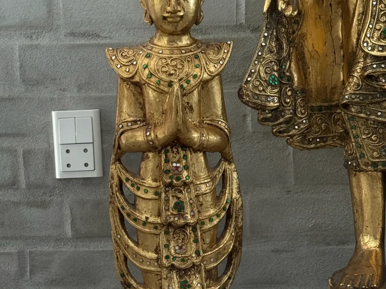 Billede 2 - To store Mandalay Buddha i massivt træ