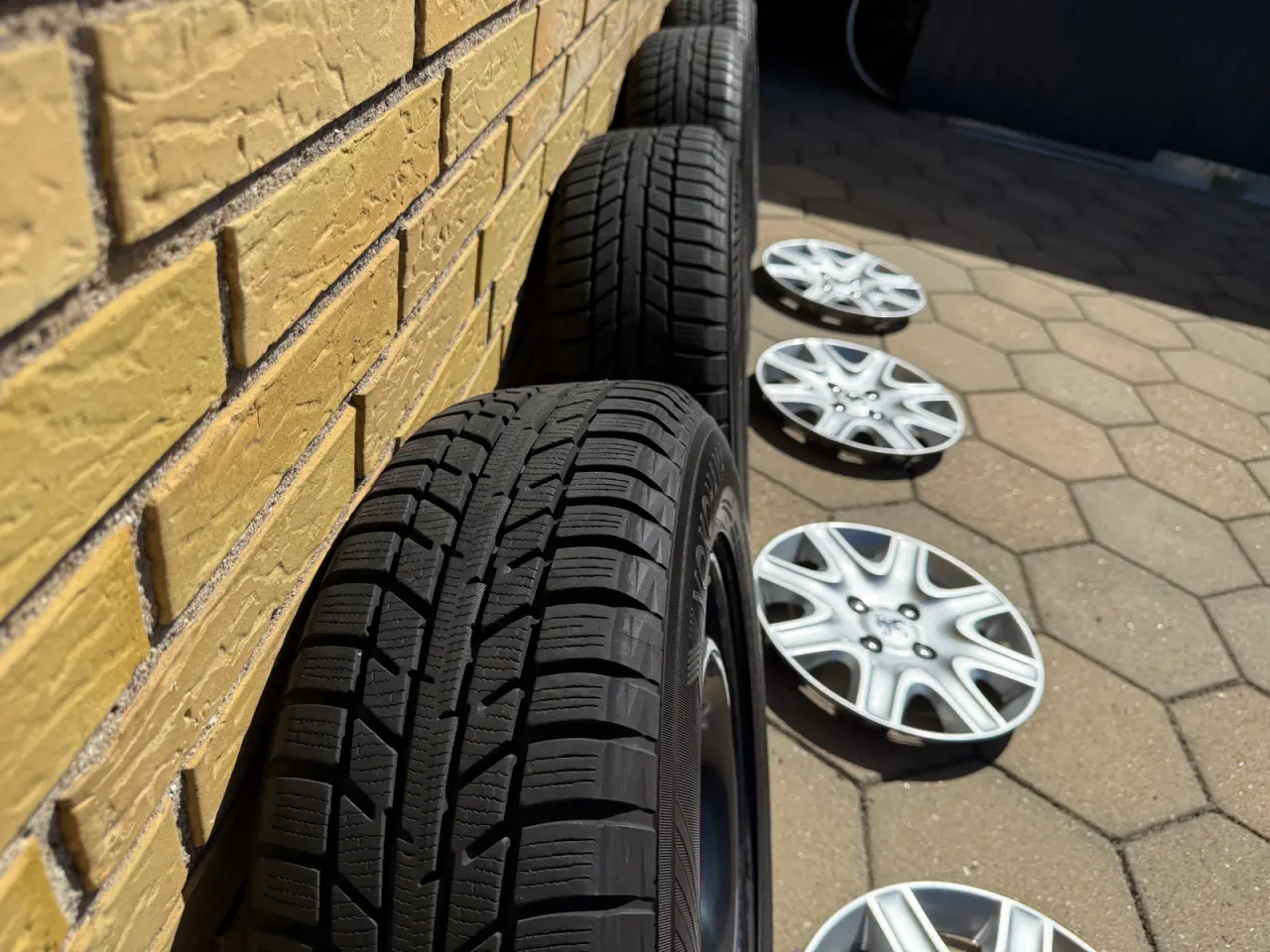 Billede 2 - Vinterdæk Yokohama 185/65 R15 88T sælges