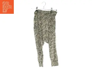 Bukser fra H&M (str. 140)
